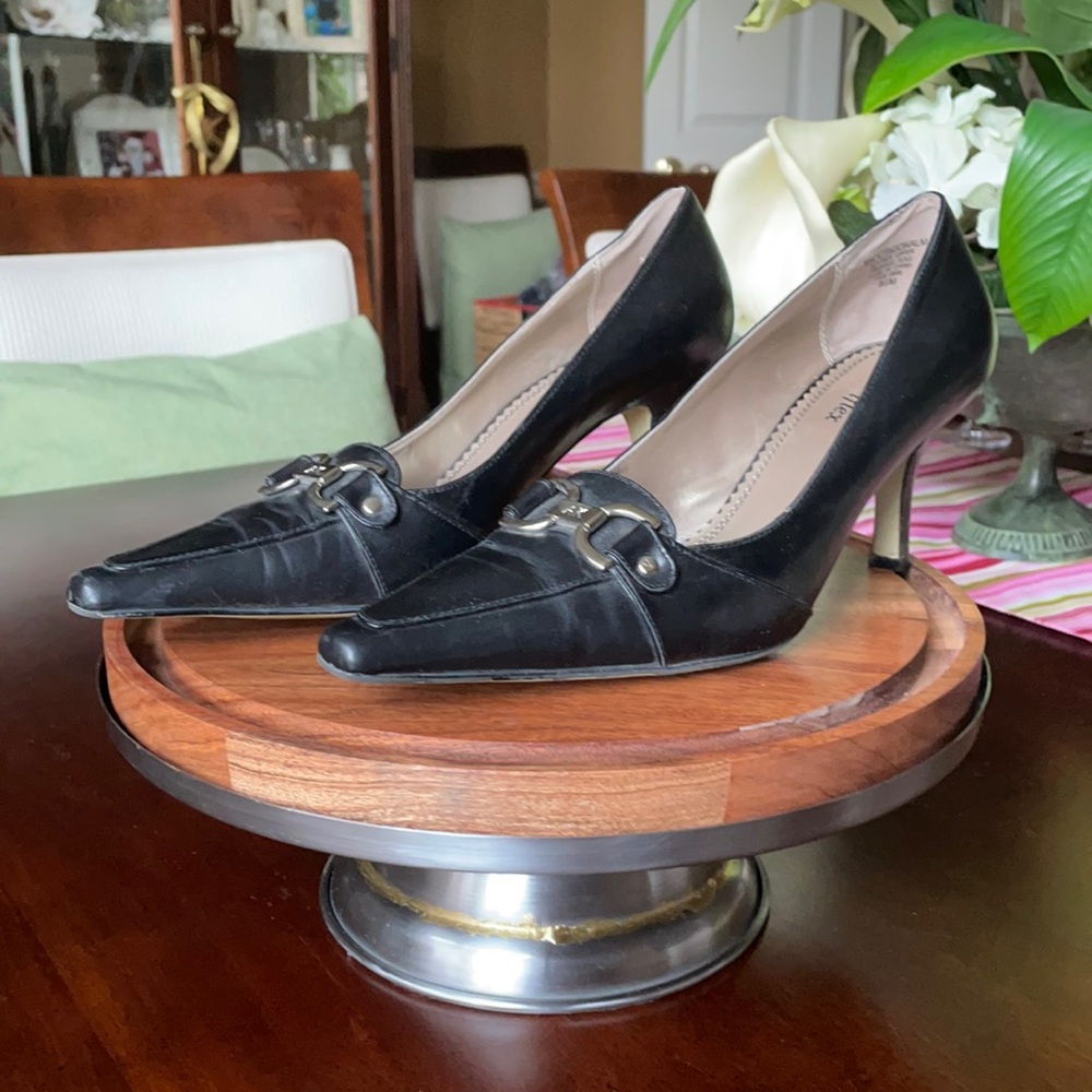 Anne Klein Black Leather Heels Size 8.5